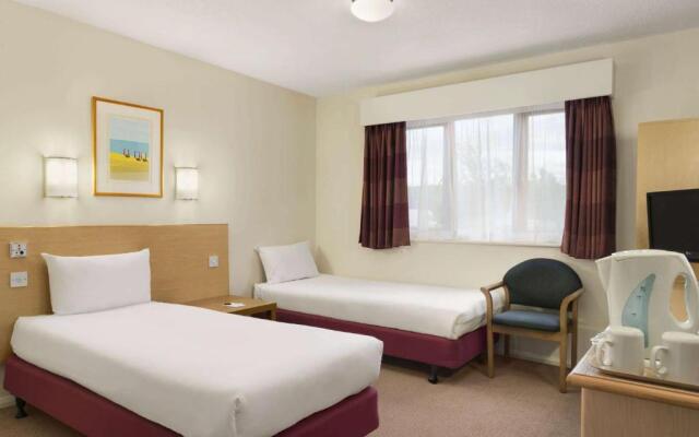 Days Inn By Wyndham Warwick South M40