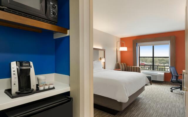 Holiday Inn Express & Suites Mt. Pleasant by IHG