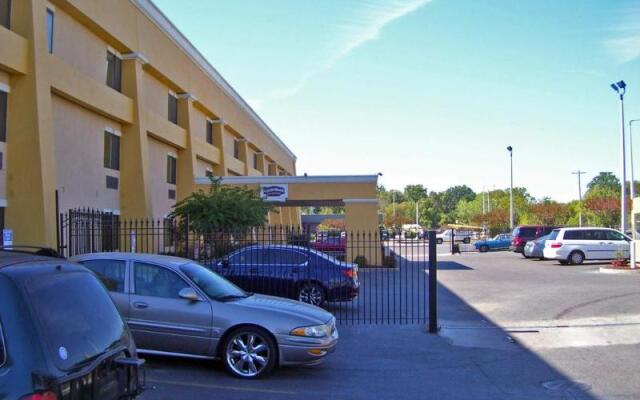 Comfort Inn & Suites Airport