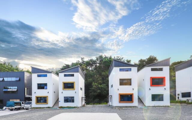 Gyeongju Fantasy Kids Poolvilla