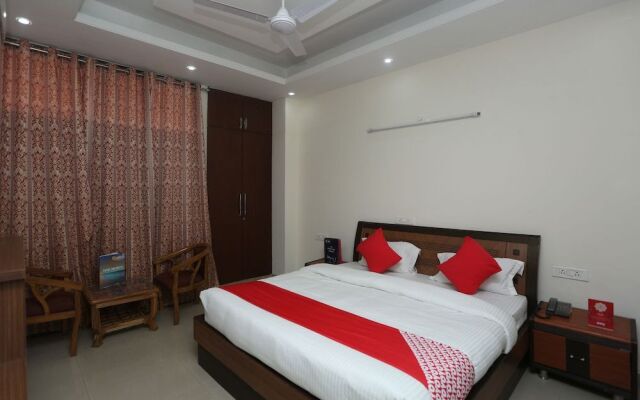 OYO 22867 Crystal Residency