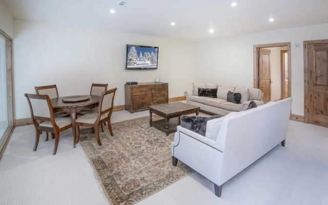 Vail Mountain View #402 4 Bedroom Condo