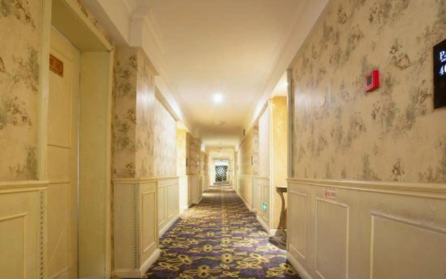 Baoli Xiangxun Theme Hotel