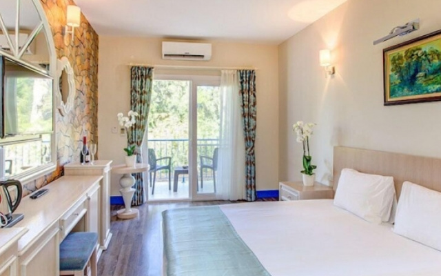 Queen Aphrodite Hotel