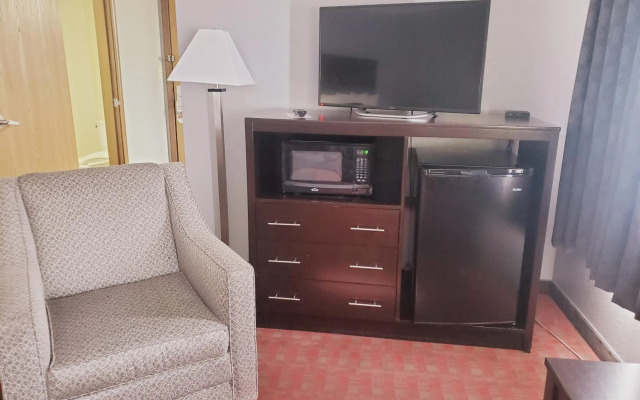 Blackstone Lodge & Suites