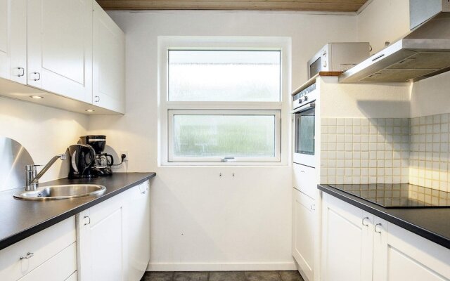 10 Person Holiday Home in Vaeggerlose
