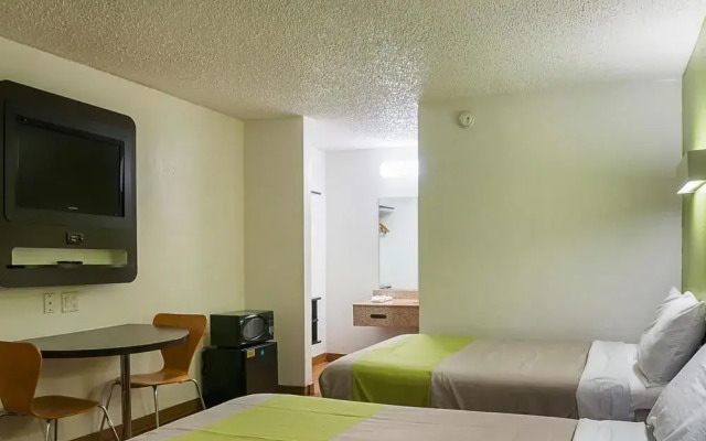 Motel 6 Harvey LA