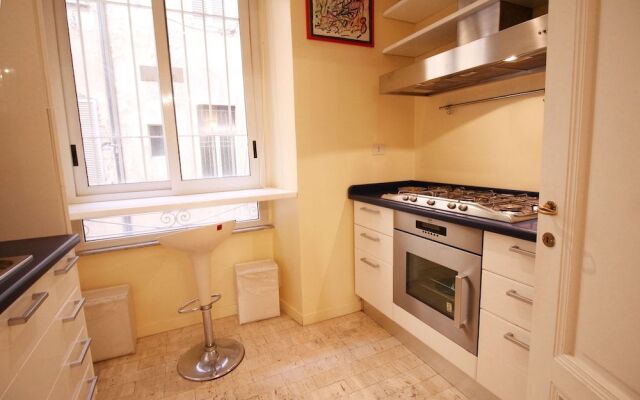 Prestigious Family Apt near St. Peter