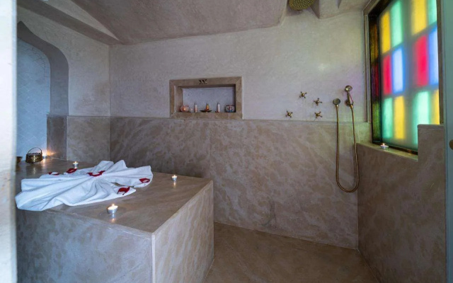 Riad Wazani Square & SPA