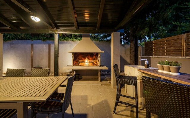 Stunning Home in Perci With Wifi and 5 Bedrooms