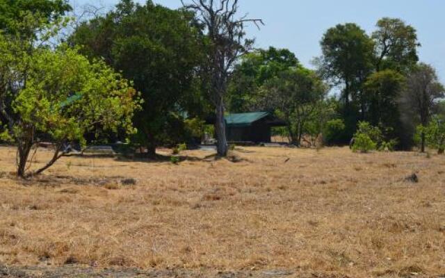 Kubu Kweena Lodge