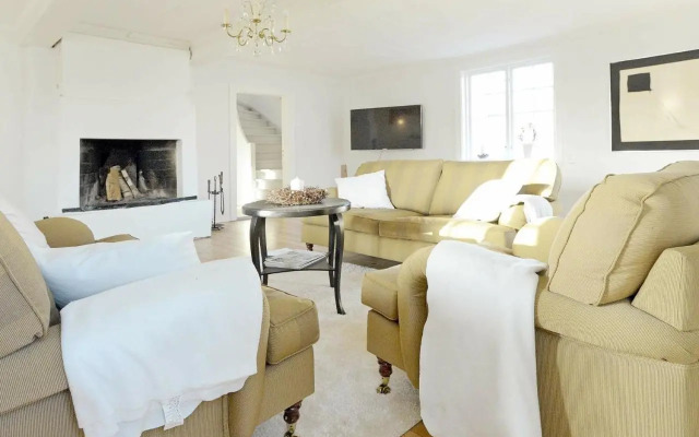 Five-Bedroom Holiday home in Hova 2