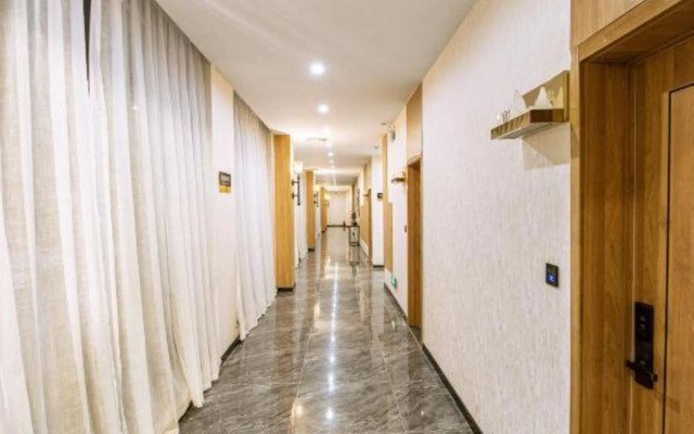 Impression Cloud Gate Hotel