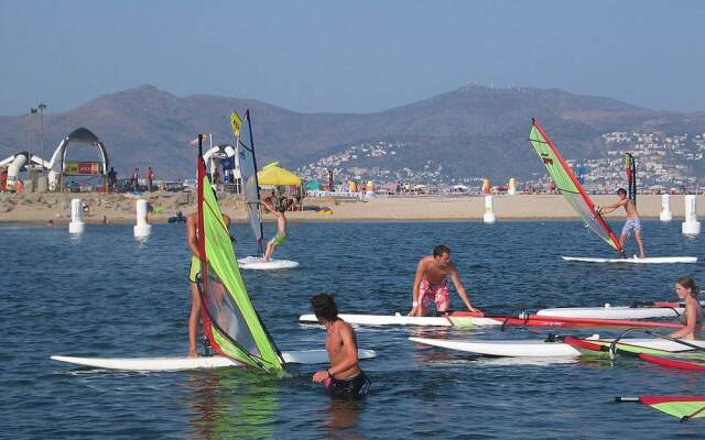 2 bedroom apartment within walking distance to the beach