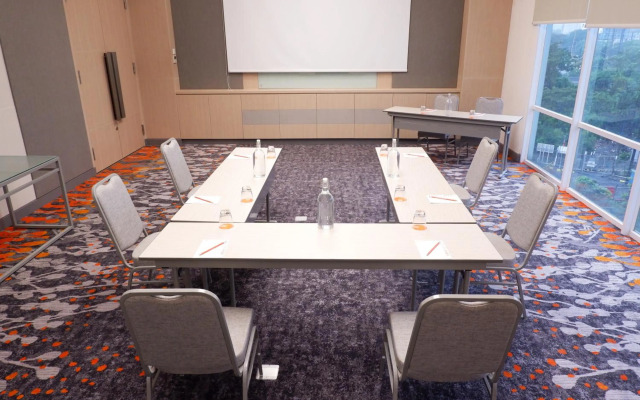 HARRIS Hotel & Conventions Bundaran Satelit Surabaya
