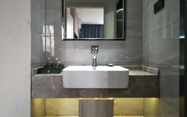Set Chain Hotel