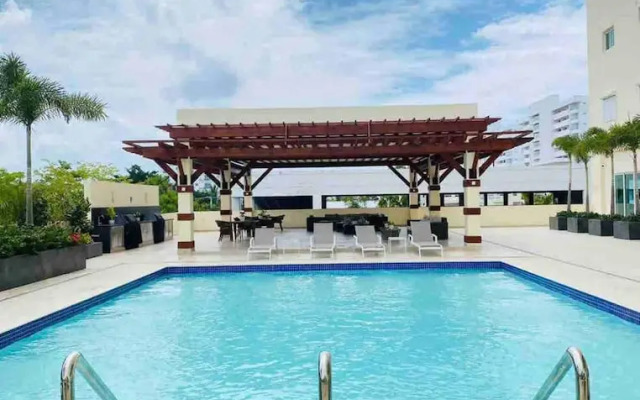Spacious Apto With Spectacular Views Of The Beach