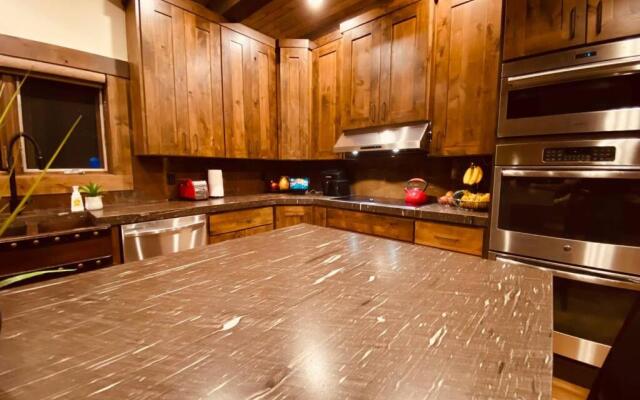 Yellowstone Crossing Lodge