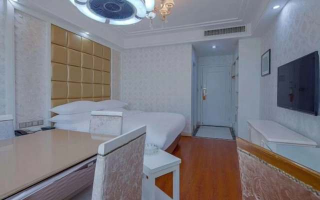 Vienna Hotel (Liuyang River Bridge Pedestrian Street)