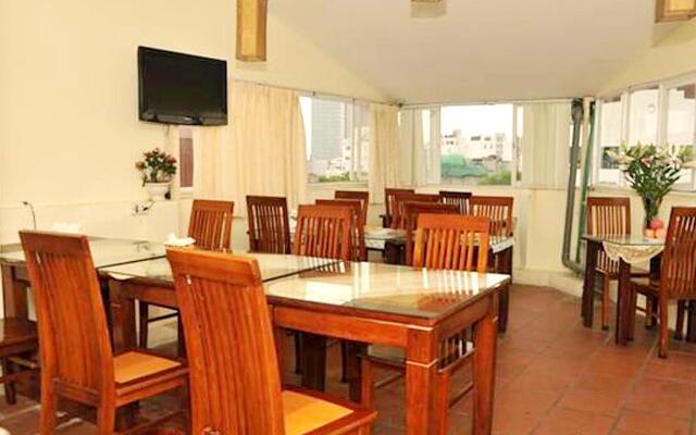 Sunflower Hotel & Travel