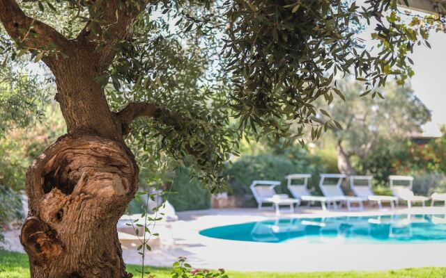 TD Il Vecchio Fienile Outdoor Kitchen with Pool View