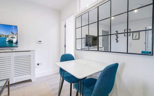 Luxury 1 & 2 bed Apartment free parking