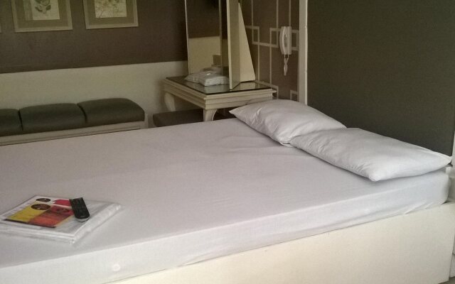 Goldstar Garden Inn