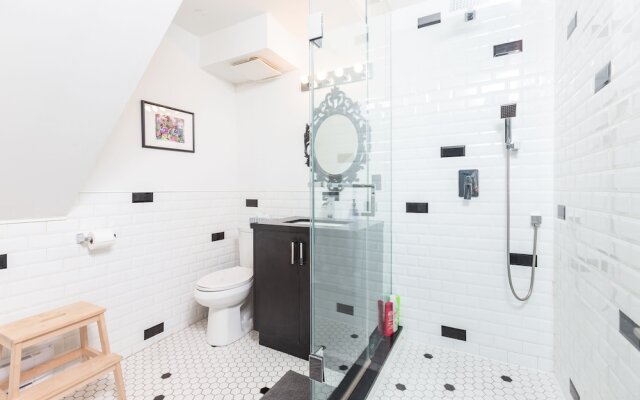 Applewood Suites - West Queen West Lofts