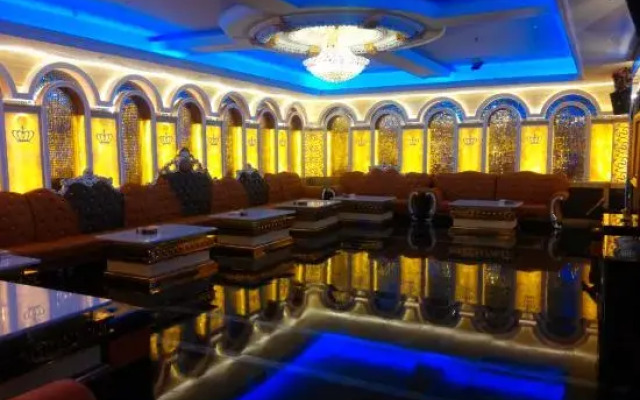 Oriental Crown Holiday Hotel