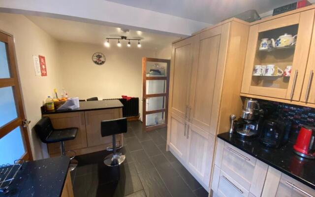 Stunning Beautiful 4-bed House in South Wales