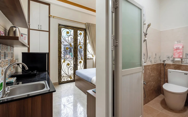 Hearth and Home De Tham