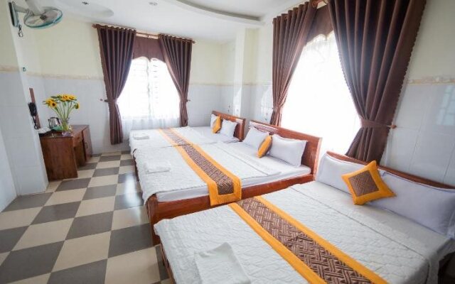 Ngoc Huong Hotel