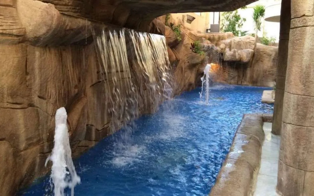 The Glasshouse Pools
