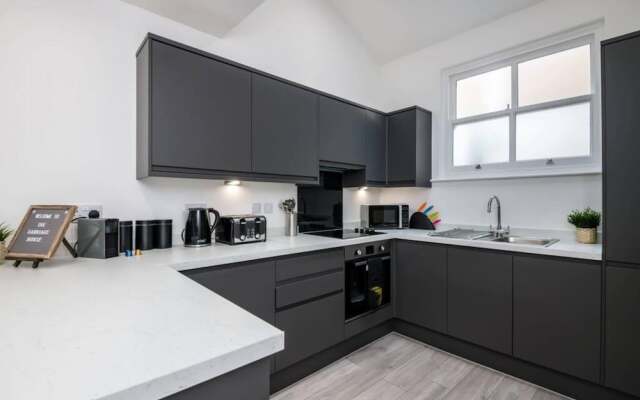 Host Apartments The Roscoe Carriage House