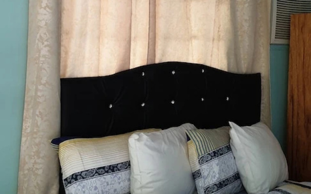 Queen's Comfort Inn
