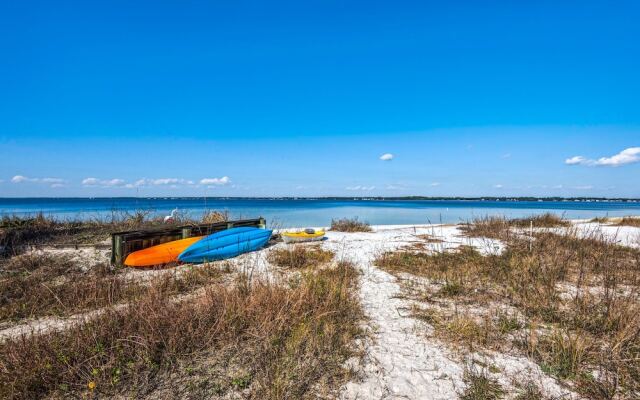 Bay Side 4 Bedroom Home by RedAwning