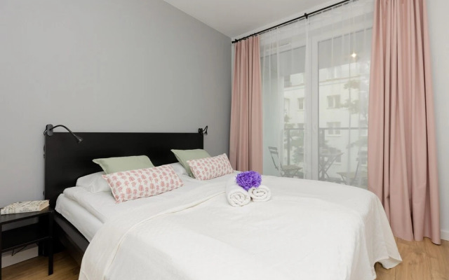Warszawa Stalowa Apartment by Renters