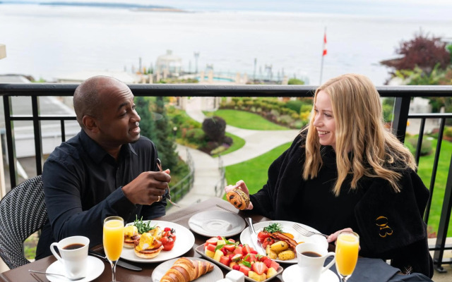Oak Bay Beach Hotel