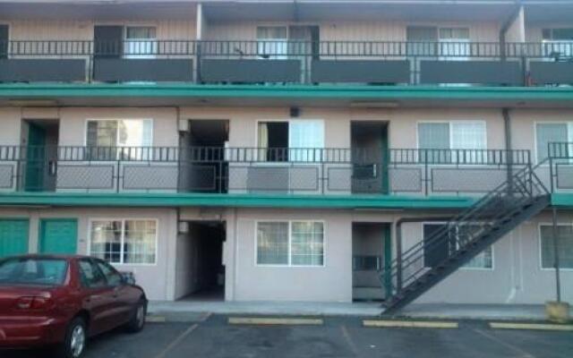 Golden Knight Motel