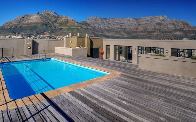 Four Seasons Apartments