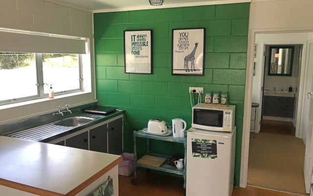 Peppertree Lodge - Hostel