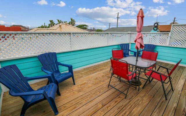 The Turquoise Turtle 4 Bedroom Home