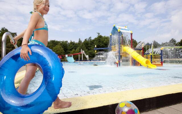 Thatched Villa With 2 Bathrooms Near Appelscha