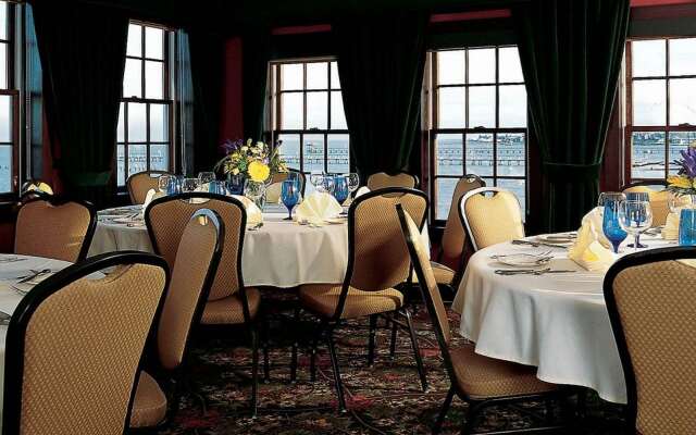 Lighthouse Inn At Aransas Bay