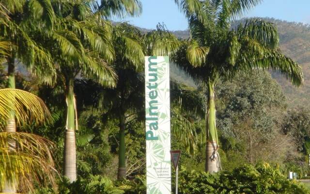 Cedar Lodge Motel Townsville