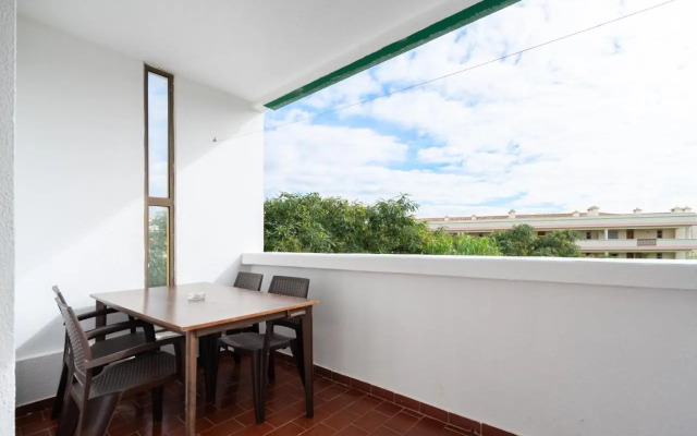 Cozy 1BDR with Spacious Balcony & Pool, Vilamoura