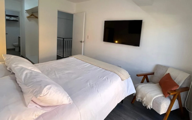 w Trendy 2BR Duplex Retreat in Cusco