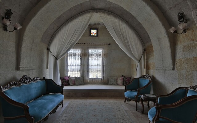 Romance Cave Suites