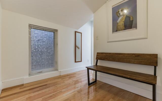 1215 E Columbia