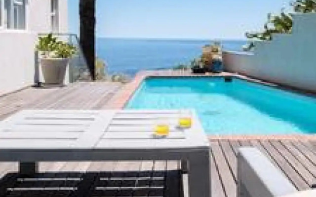 Beachy Apartment w Pool Ocean Views Beach Steps